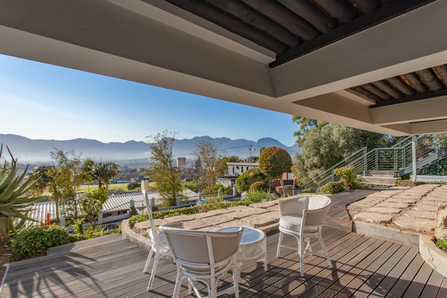 4 Bedroom Property for Sale in Lemoenkloof Western Cape